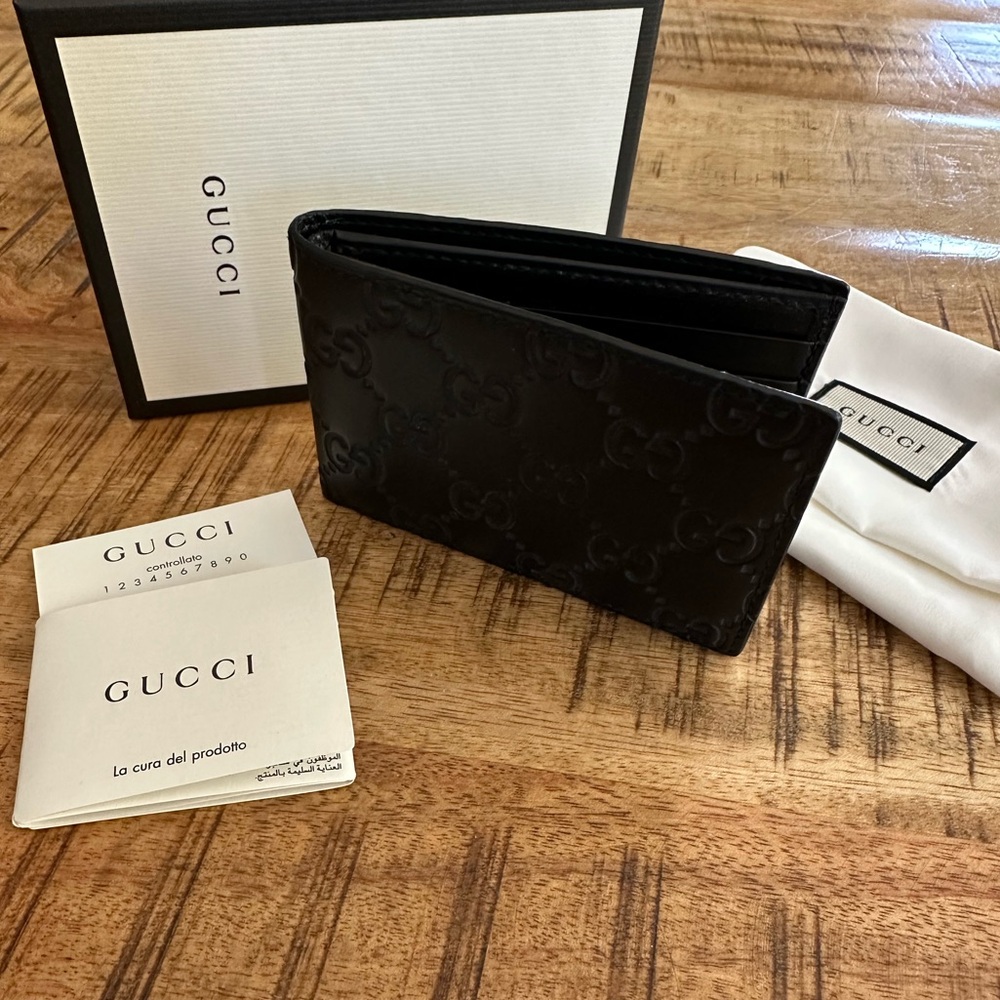 Gucci Avel Signature Leather Wallet